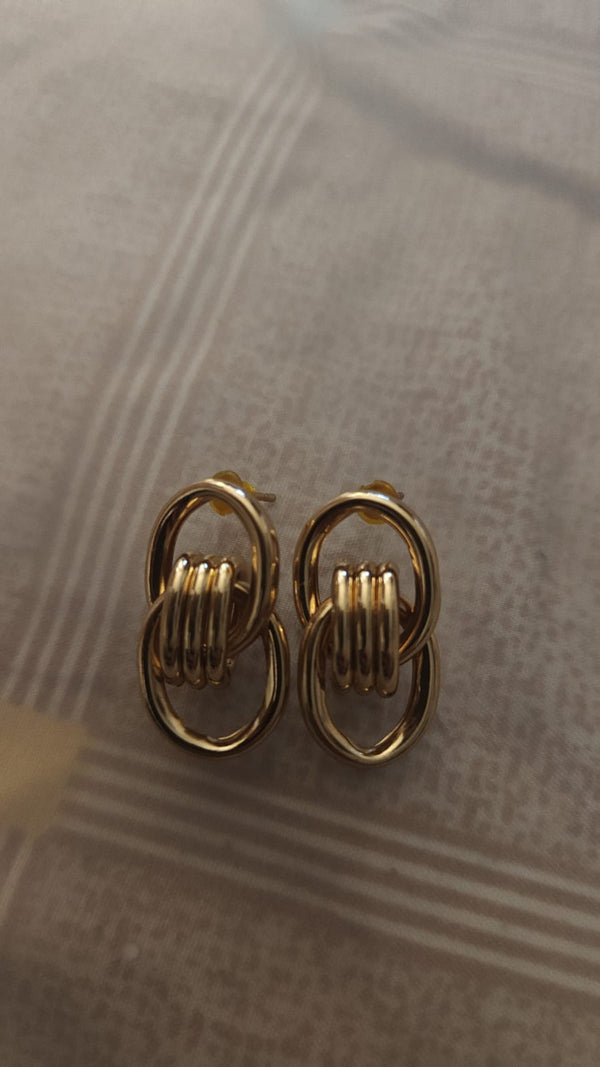 Gold Interlocking Link Drop Earrings